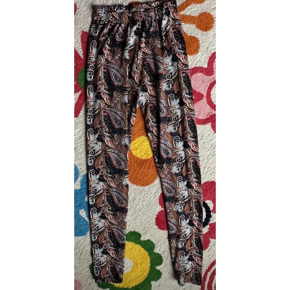 Shosha multi color paisly print leggings L/XL but runs smaller